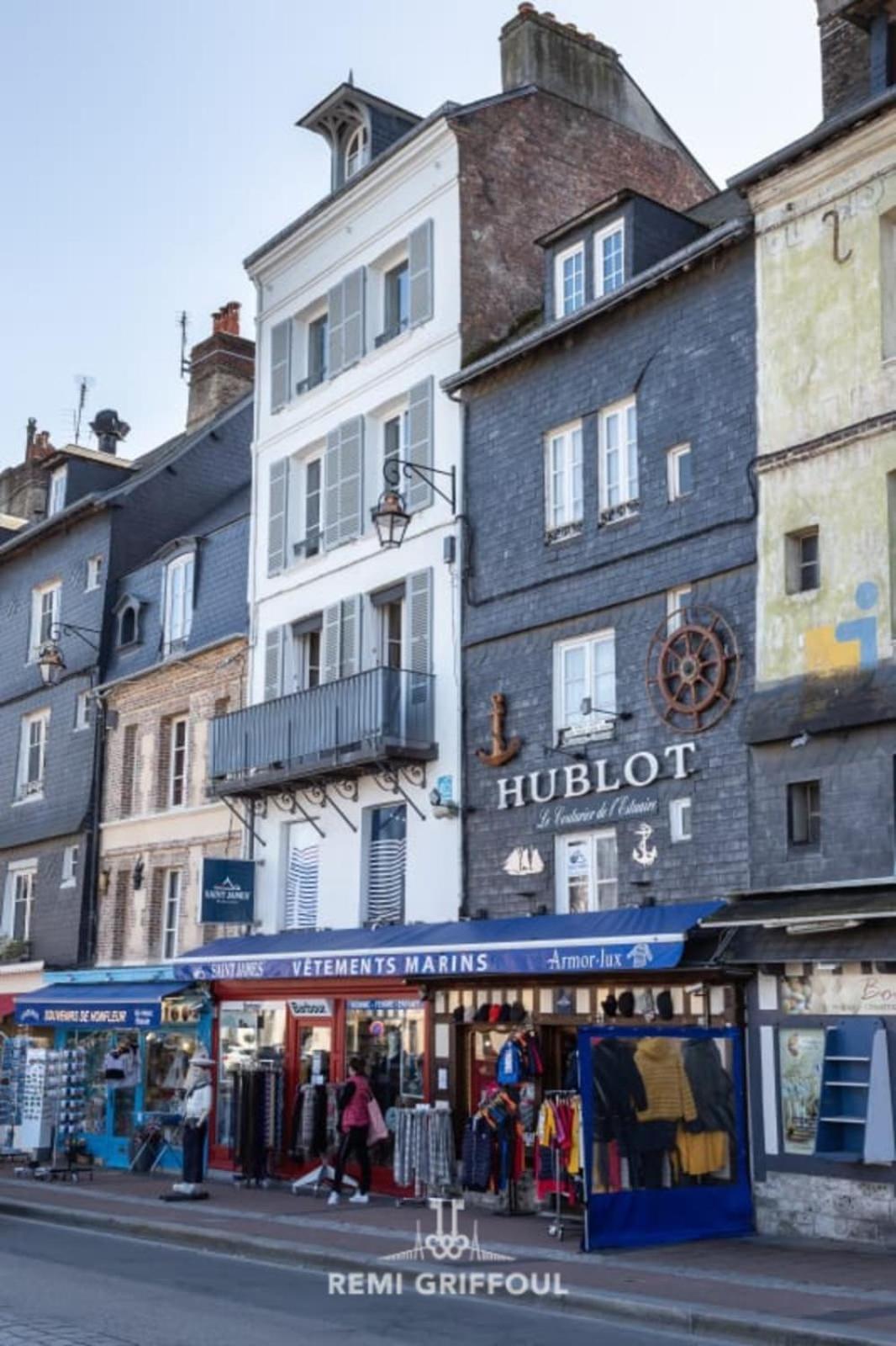 Racing The Wind Breathtaking Port View 2 Pers Apartment Honfleur Bagian luar foto