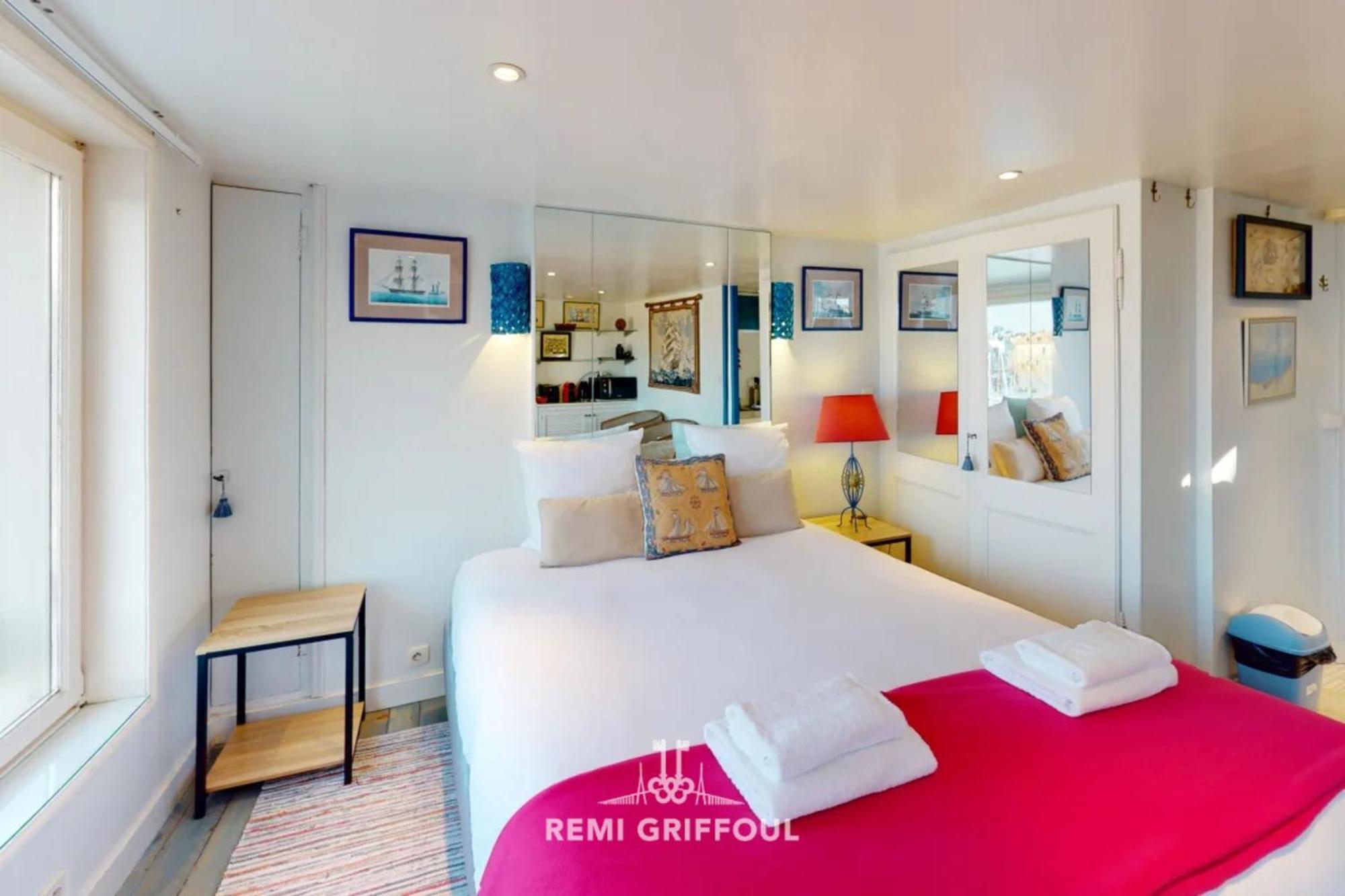 Racing The Wind Breathtaking Port View 2 Pers Apartment Honfleur Bagian luar foto