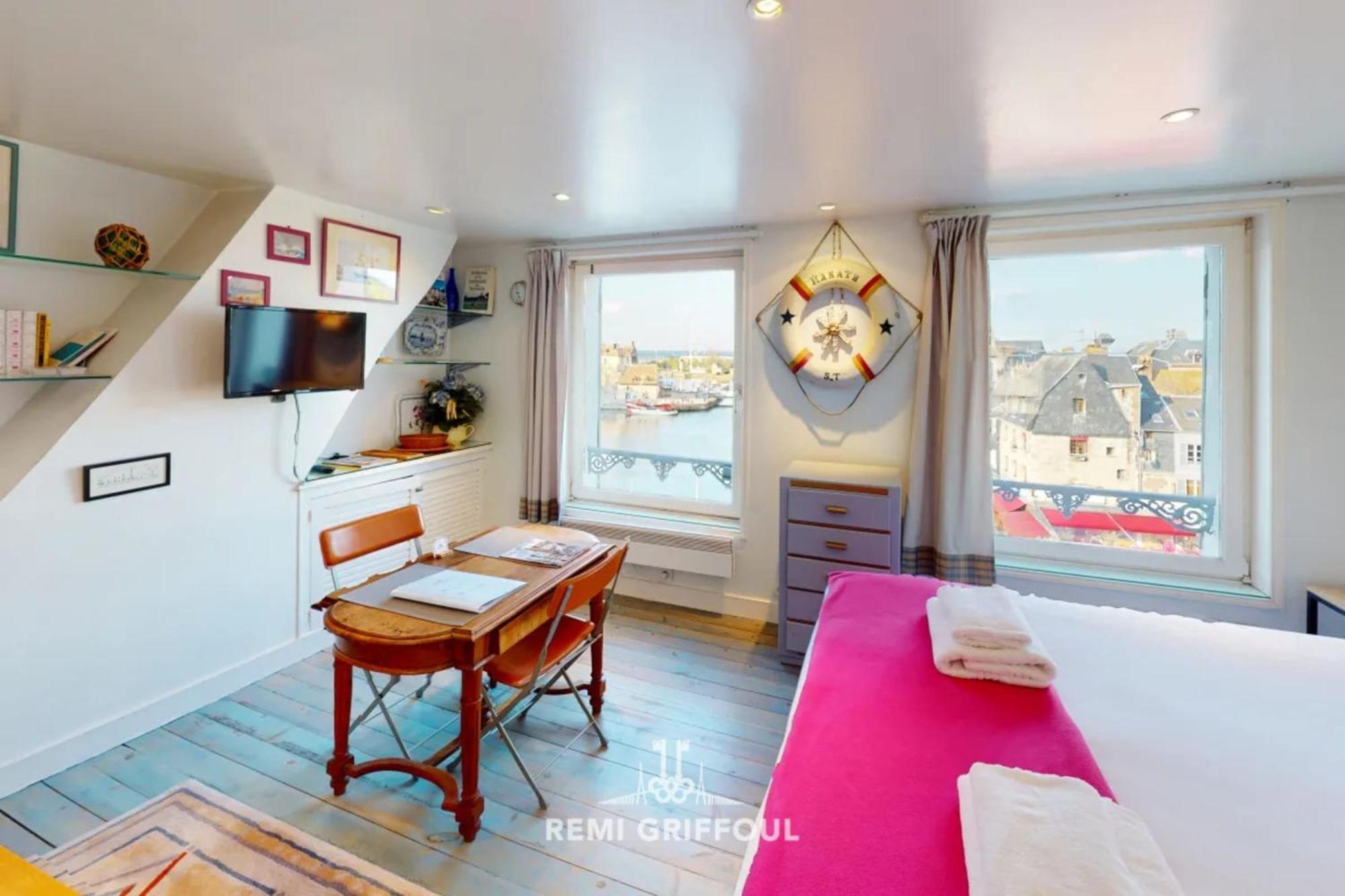 Racing The Wind Breathtaking Port View 2 Pers Apartment Honfleur Bagian luar foto