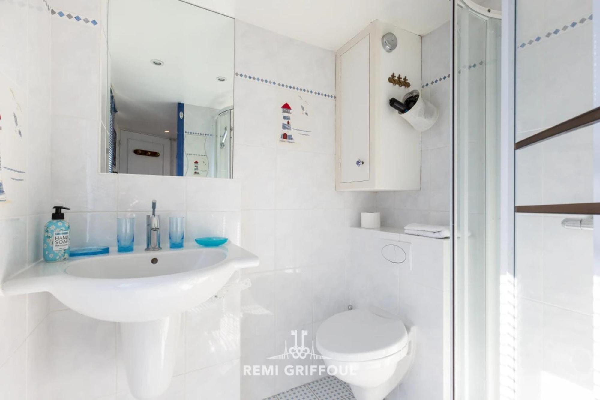 Racing The Wind Breathtaking Port View 2 Pers Apartment Honfleur Bagian luar foto