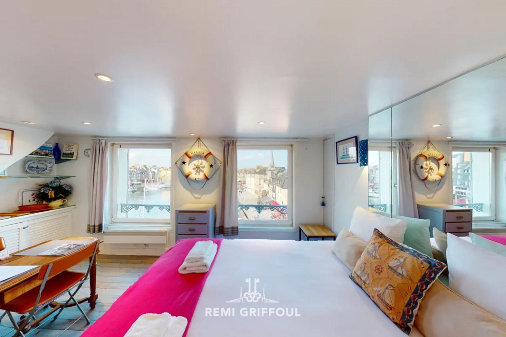Racing The Wind Breathtaking Port View 2 Pers Apartment Honfleur Bagian luar foto
